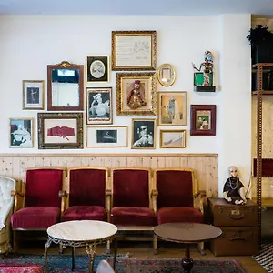 Auberge de jeunesse Pars Teatro (adults Only)