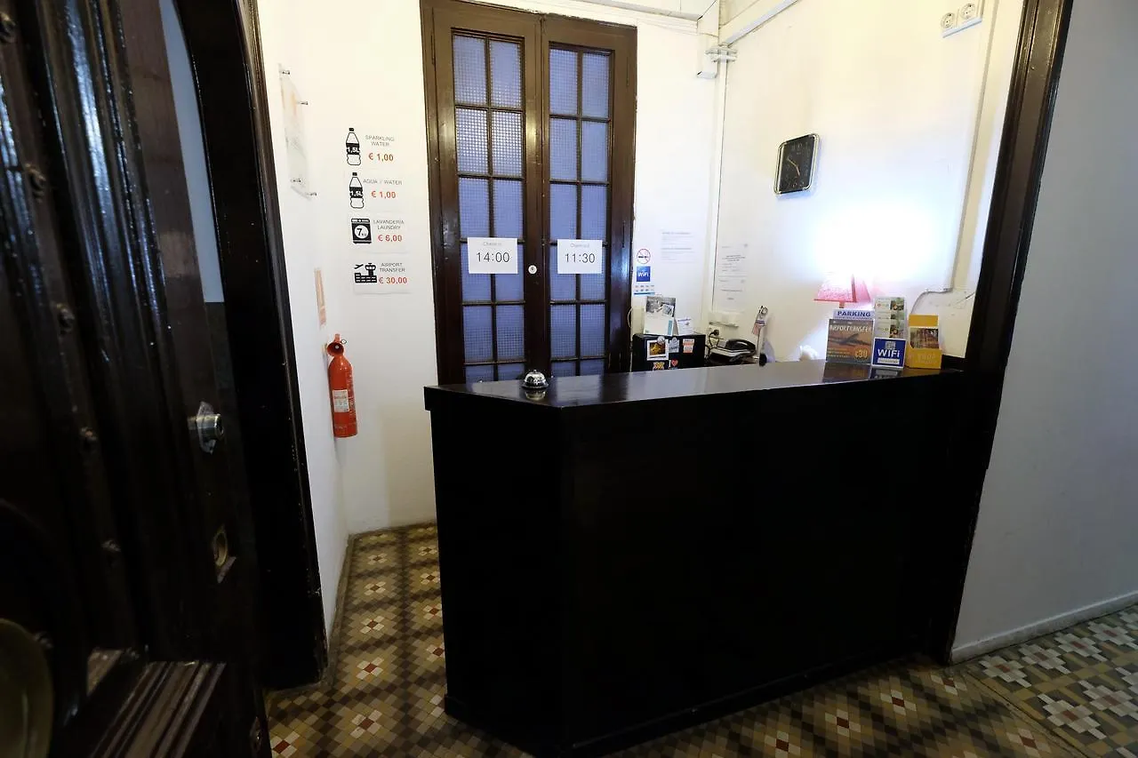 Lenin Hostel Barcelona 2*,