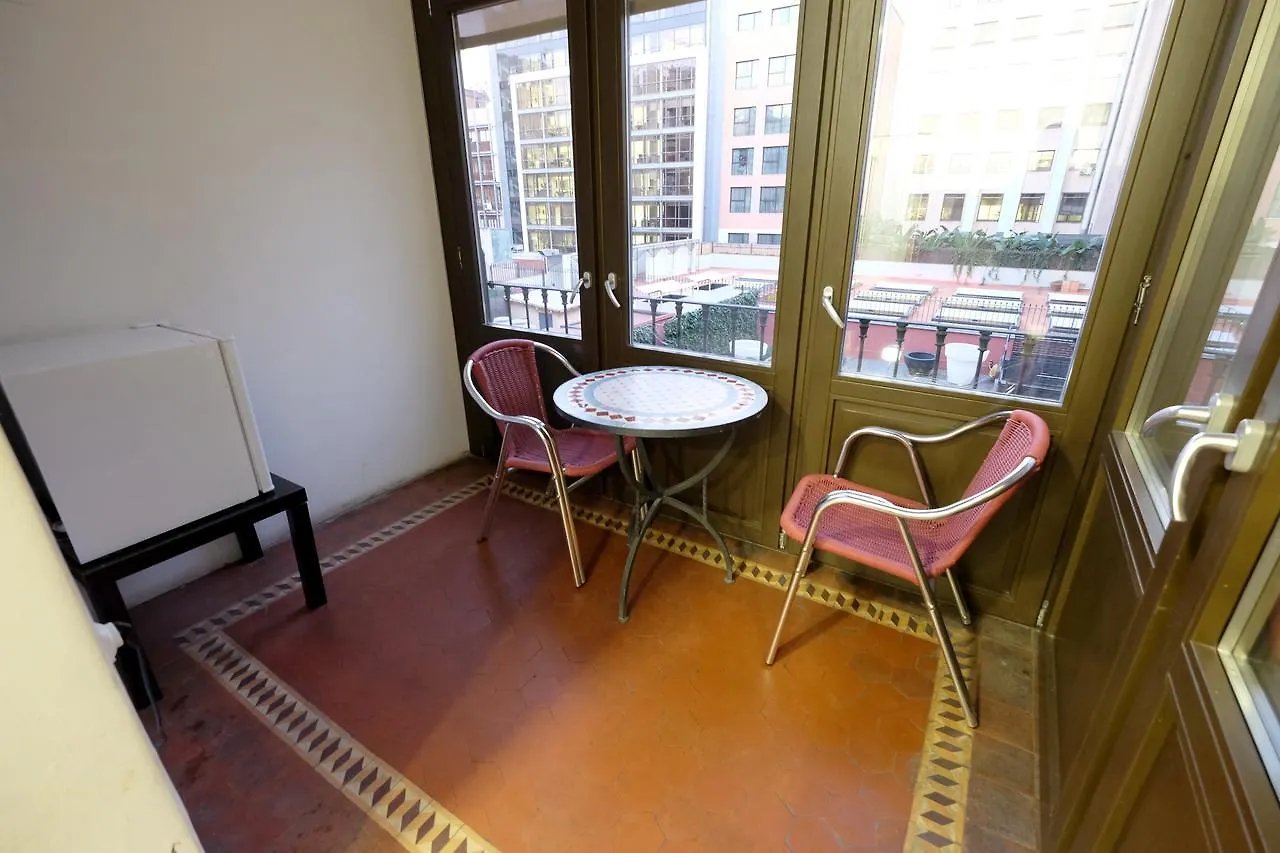Lenin Hostel Barcellona 2*,
